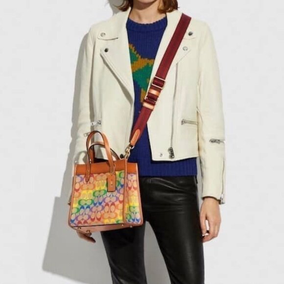 Coach Field Tote 22 In Rainbow Signature Canvas c5142 - Picture 5 of 5